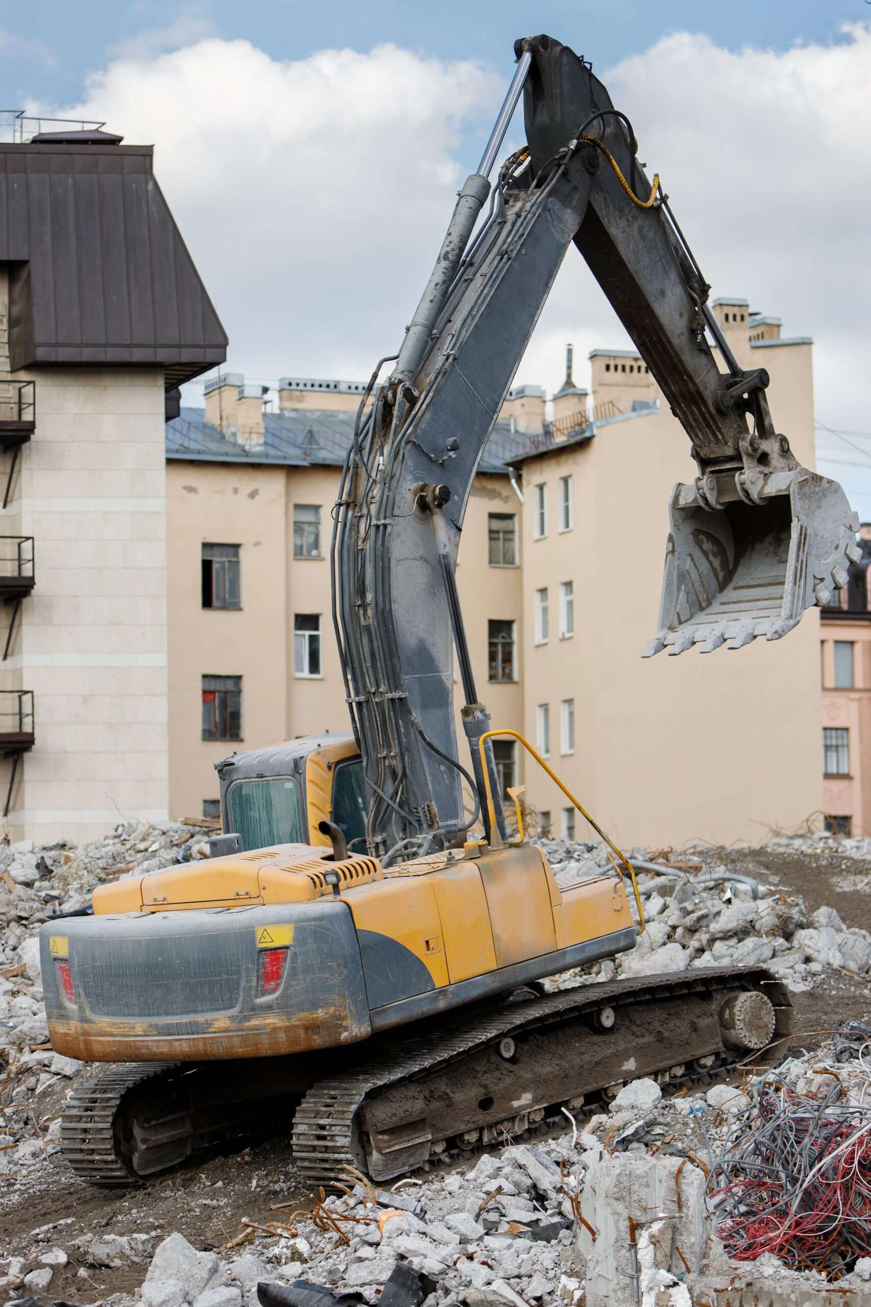 Abbruch Rückbau und Entkernung in München mit Bagger durch BauVision München